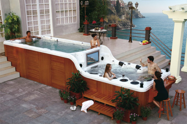 The Absurdity of this Double-decker Hot Tub will Steal your Heart