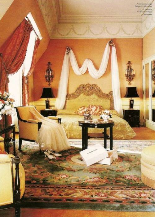 Stikke ud undergrundsbane Sequel Lost Masterpiece Discovered in Coco Chanel's Ritz Suite