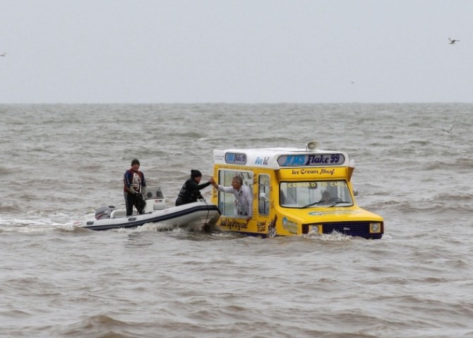 Amphibious-IceCream-Van-Blackpool-21