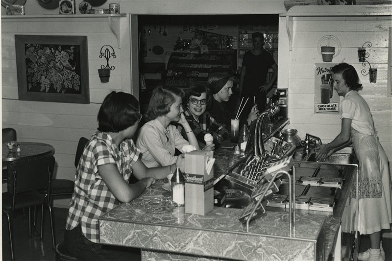 snack bar at the opinicon hotel circa 1949_