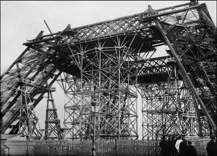 TOUR EIFFEL-CONSTRUCTION