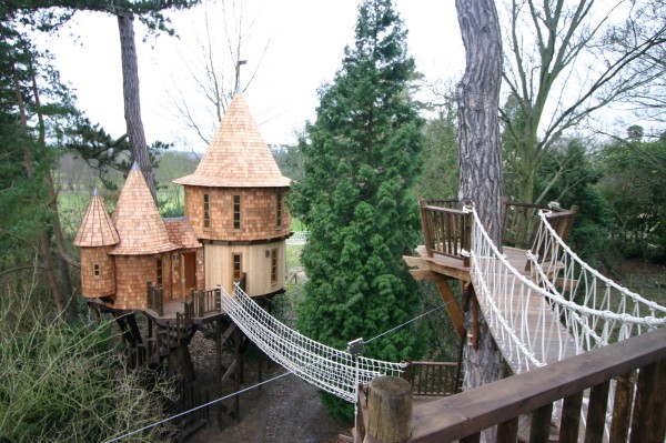 Living-The-Highlife-Childrens-Tree-House-5-600x399