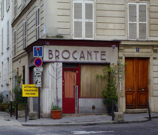 Here’s an Instagram Account dedicated to finding Forgotten French Ghost Signs