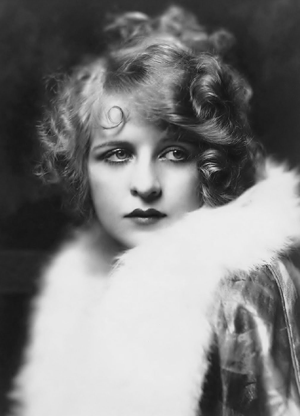 000_ziegfeld_follies_girl_theredlist