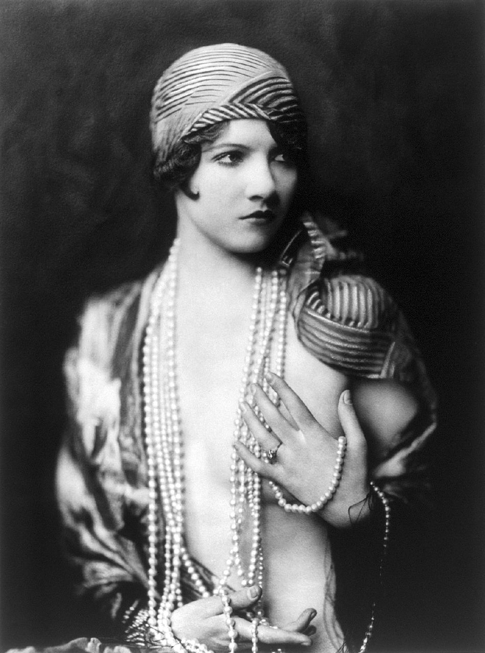 073_ziegfeld_follies_girl_theredlist