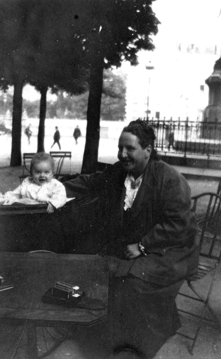 EH 5134P John "Bumby" Hemingway and Gertrude Stein. Paris, 1924. Photograph in the Ernest Hemingway Photograph Collection, John F. Kennedy Presidential Library and Museum, Boston.