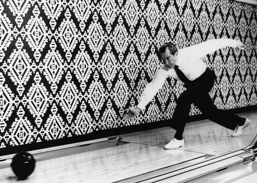 us-president-richard-nixon-bowling-everett