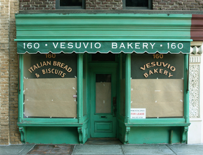 Randy_Hage_-_Vesuvio_Bakery_Sculpture