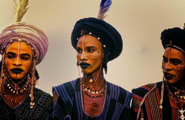 The Male Beauty Contest of the Sahara Desert