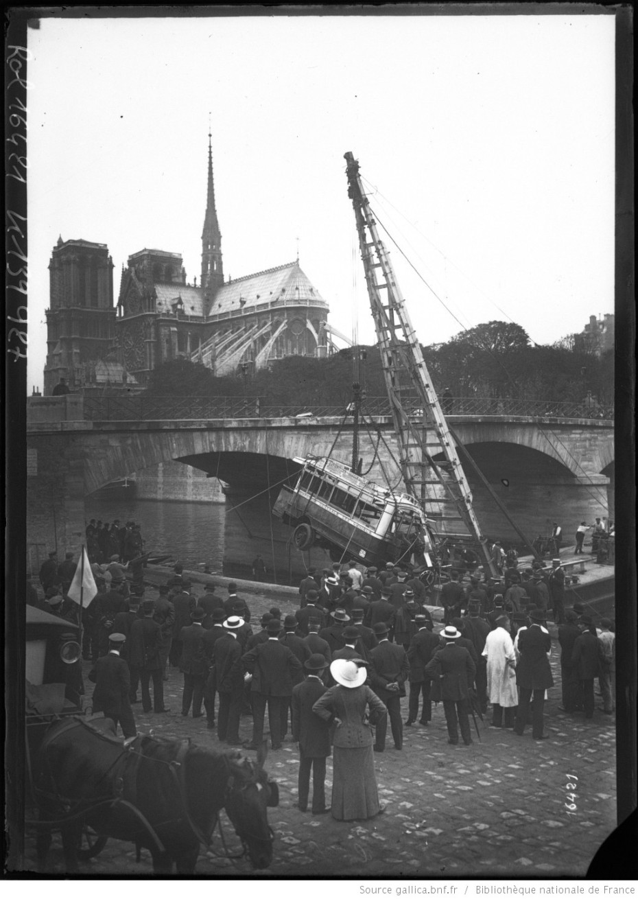 autobus-dans-la-seine