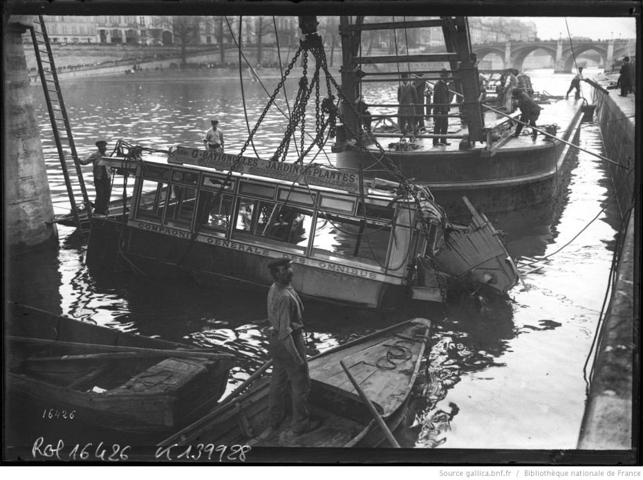 autobus-dans-la-seine3