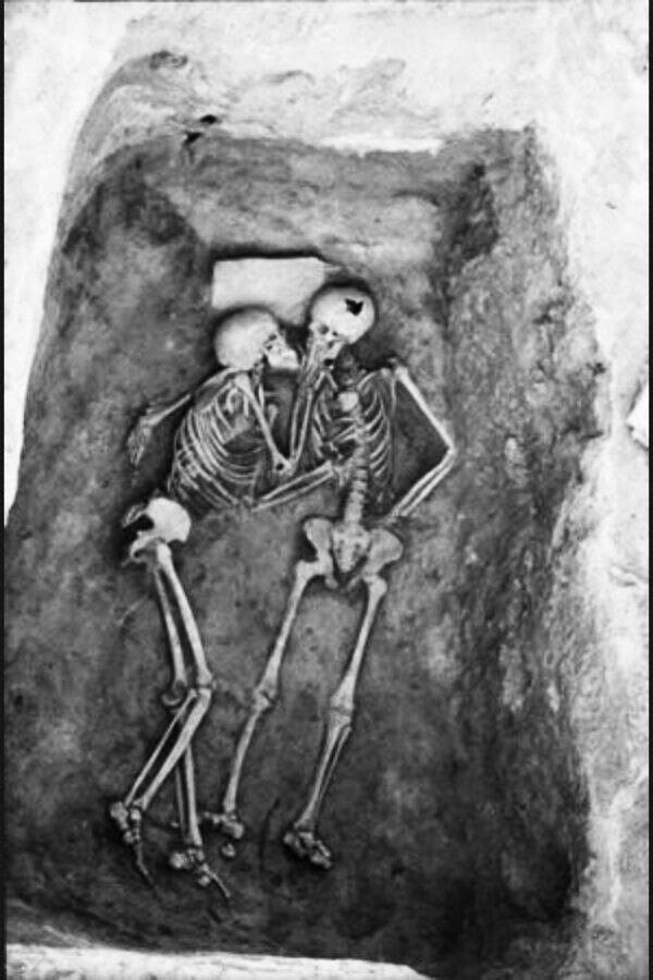 The 2800 year old kiss