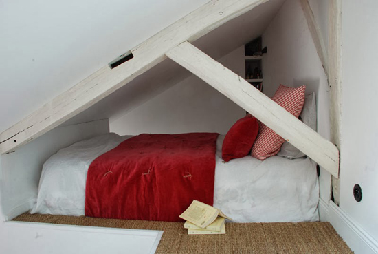 my-paradissi-tiny-attic-apartment-paris-marianne-evennou-08
