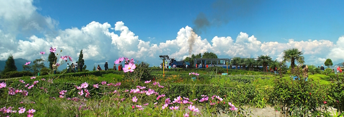 Batasia_Loop_of_Darjeeling_Himalayan_Railway