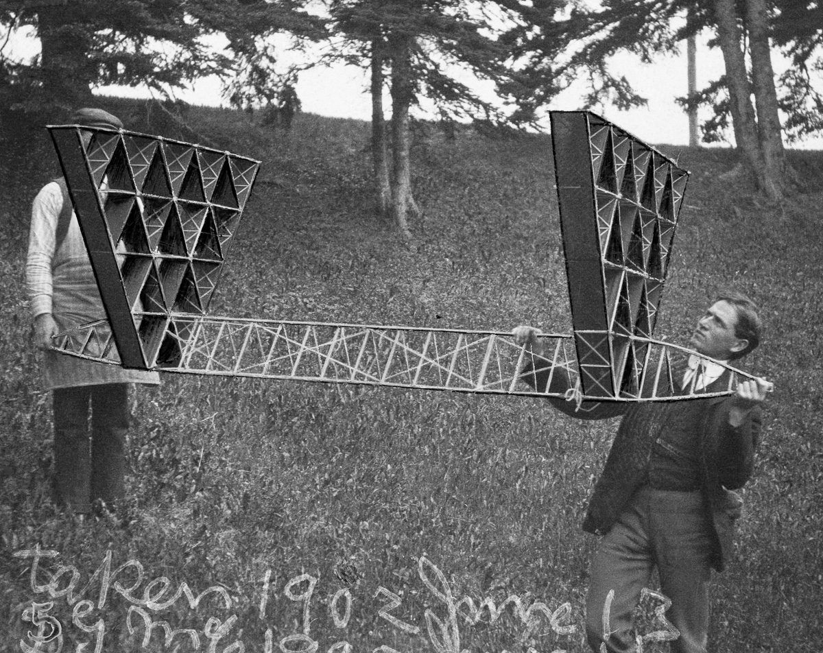 Cape Breton Island, Nova Scotia, Canada --- Alexander Graham Bell assistants hold an experimental kite. --- Image by © Bell Collection/National Geographic Creative/Corbis