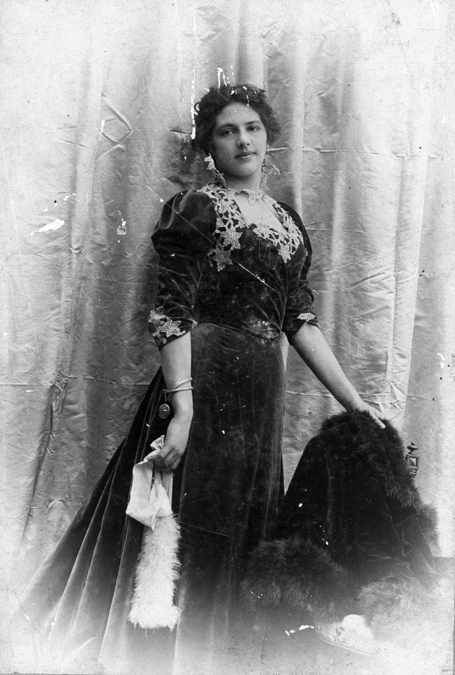 Margaretha_Geertruida_MacLeod-Zelle_in_the_Dutch_East_Indies_-_1900_-_full