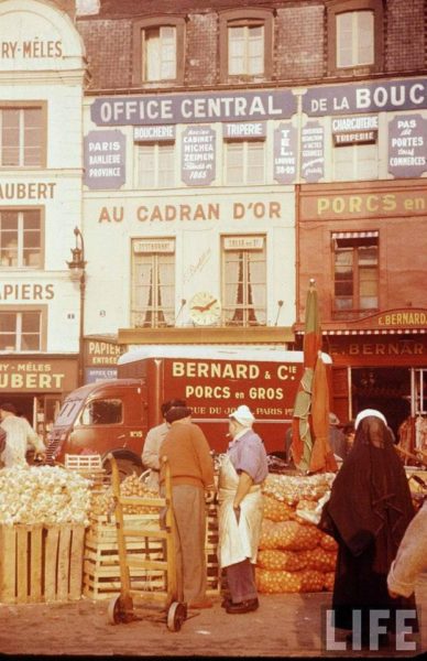Colour Photos of the Legendary Parisian Food Market, Les Halles in 1956