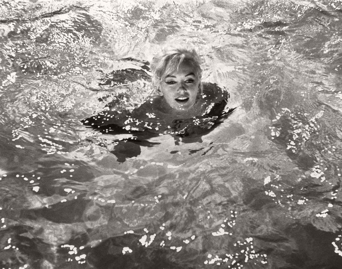 marilyn-monroe-in-the-pool-by-lawrence-schiller-1962-05