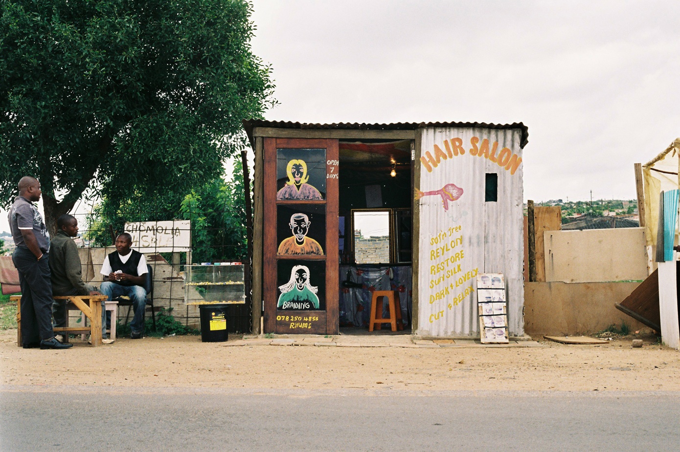 simon_weller_2009_south_africa_tembisa_salon