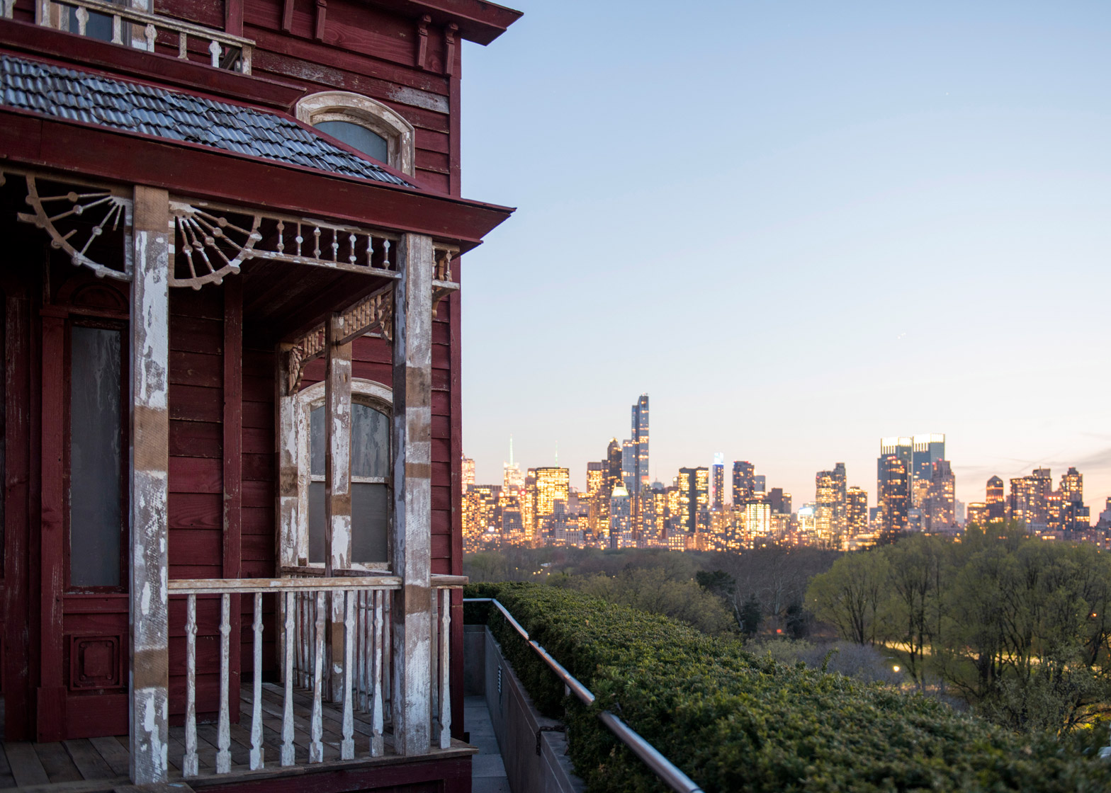 transitional-object-psychobarn-cornelia-parker-met-roof-garden-installation-new-york-usa_dezeen_1568_1