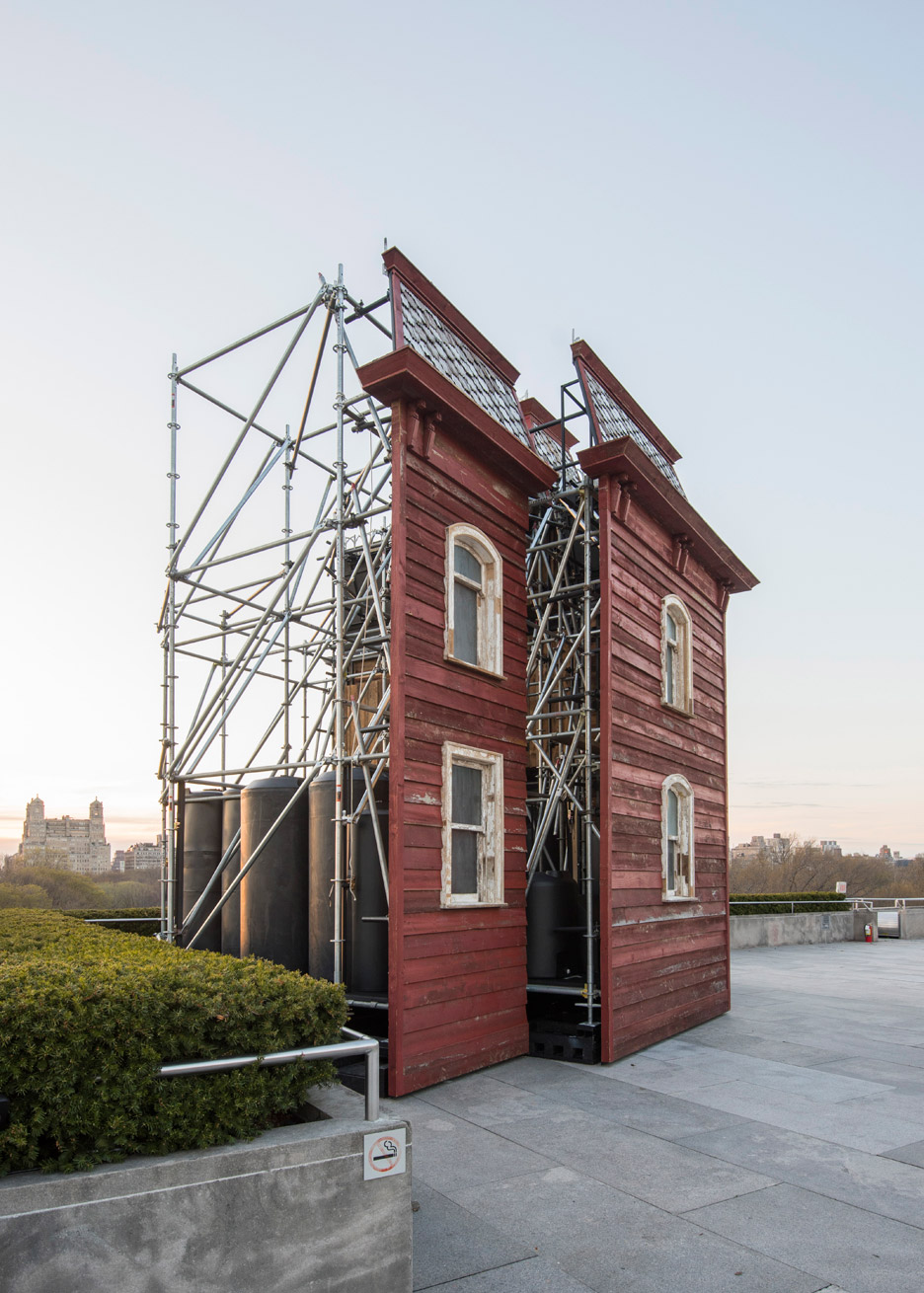 transitional-object-psychobarn-cornelia-parker-met-roof-garden-installation-new-york-usa_dezeen_936_25