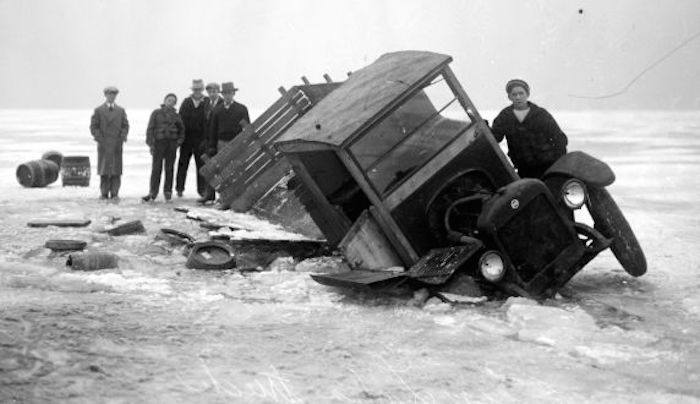 A-beer-laden-truck-breaks-through-the-ice-of-Lake-St-Clair-en-route-to-Detroit-from-Ontario