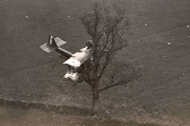 PAY-A-newly-discovered-album-of-of-photographs-from-the-First-War-illustrates-the-difficulties-and-dangers-of-the (2)