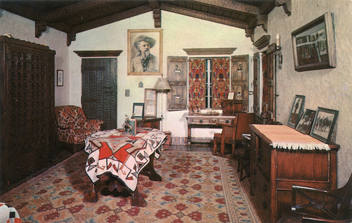 Death_Valley_Scotty's_Bedroom_Scotty's_Castle_California_F9