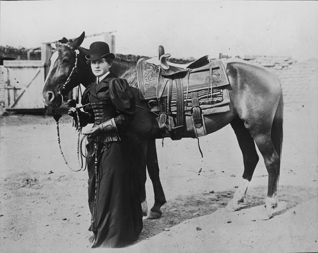 Cowgirls in the early 20th century (10)