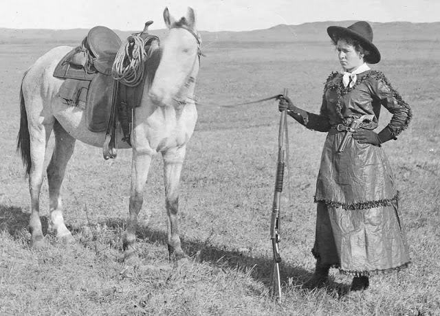 Cowgirls in the early 20th century (11)