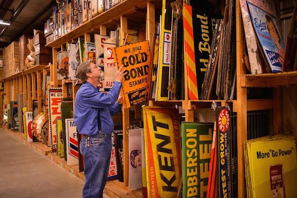 rest_crackerbarrel_larrysingleton_signs