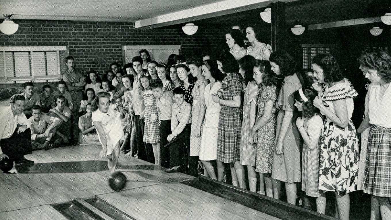 bowling-alley-first-christian-church-1940s