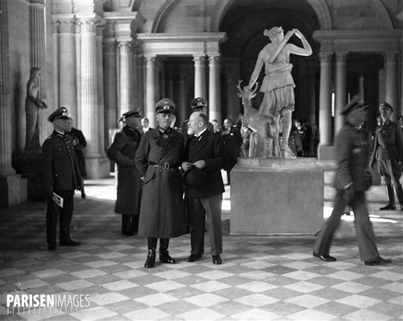 Guerre 1939-1945. Le gÈnÈral allemand Gerd von Rundstedt (1875-1953), lors de la rÈouverture du MusÈe du Louvre. Paris, octobre 1940.