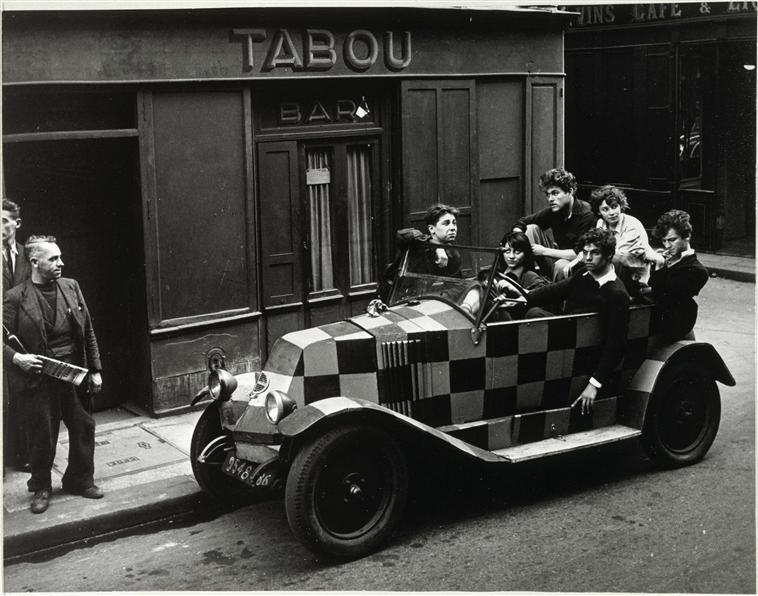 infront_robertdoisneau