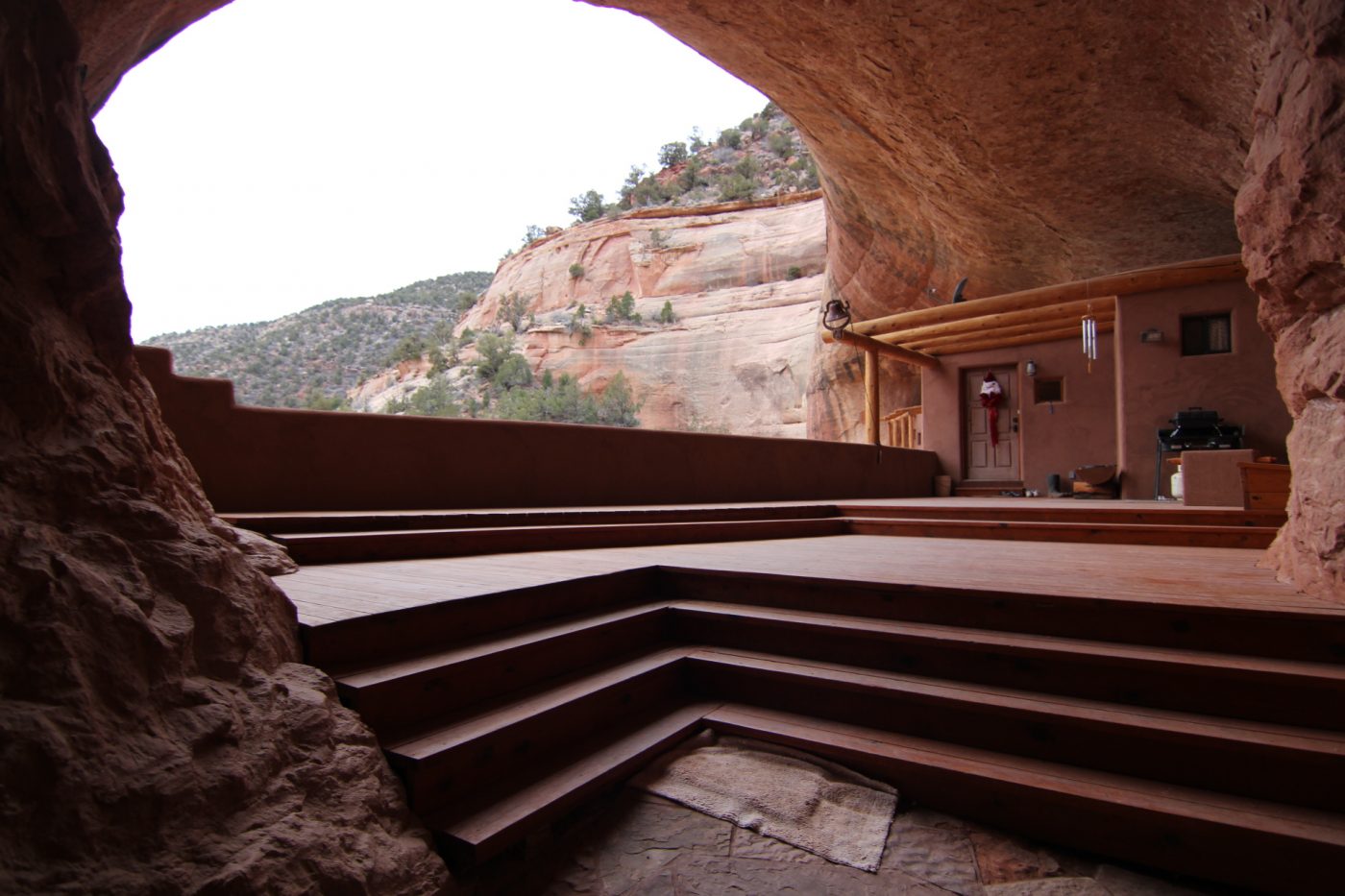 Скала на потолке. Дом в скале штат Юта. Пещерный дворец Cave Palace Ranch, Юта, США. Штат Юта каньон внутри пещеры. Пещерный дворец Cave Palace Ranch, Юта, США планировка.