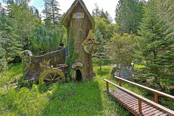 Snow White and the 7 Dwarfs Fairytale House for Sale
