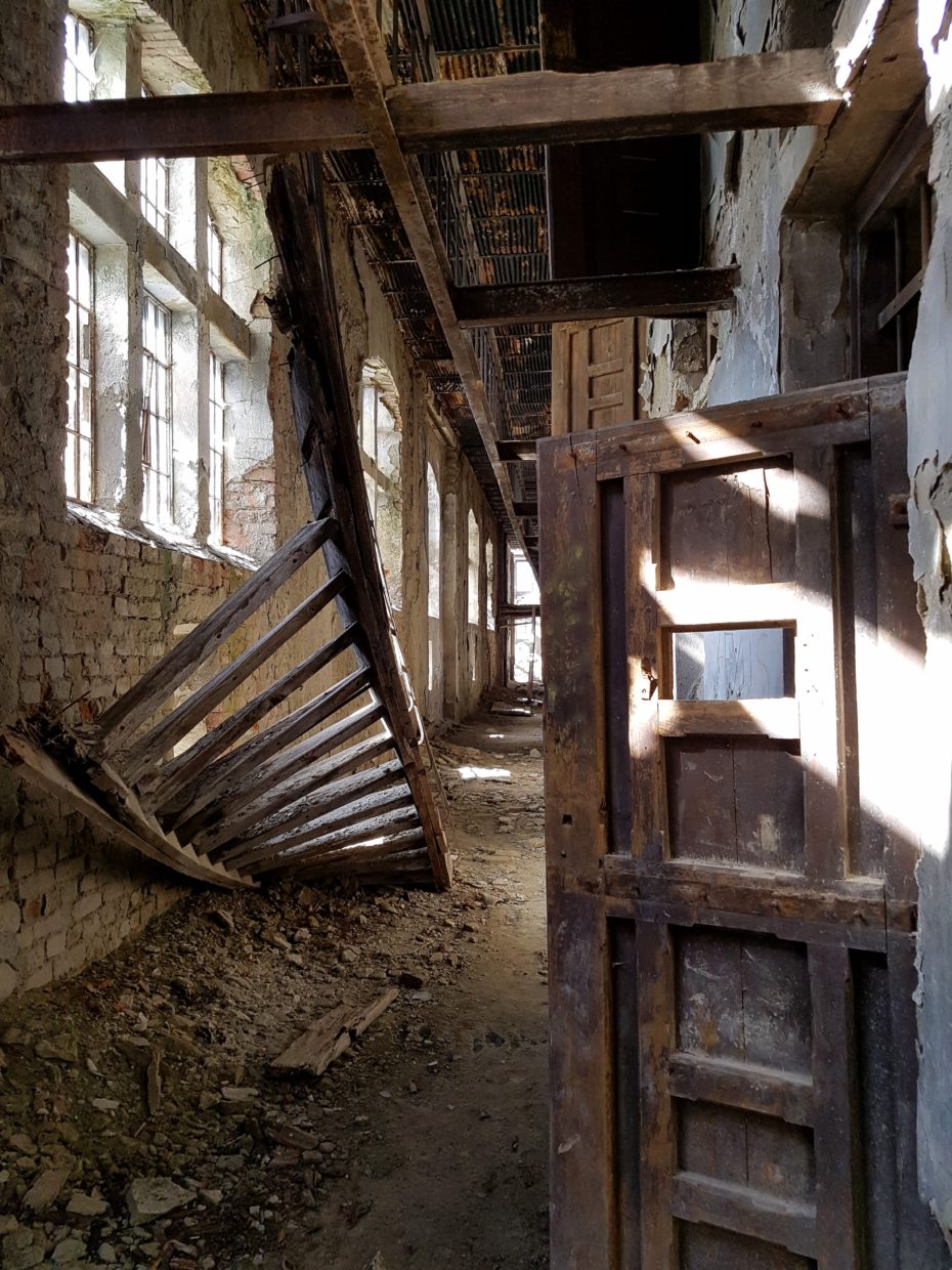 earthquake damage in doftana prison romania