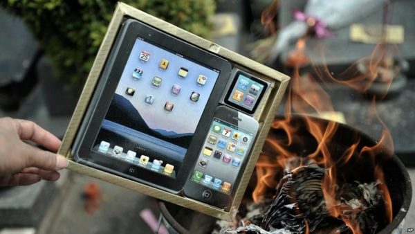 Burning iPhones and Designer Bags on China’s Day of the Dead