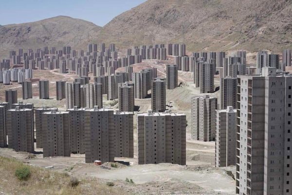 Tehran’s Desert Ghost Towers look like a Zombie Movie Waiting to Happen