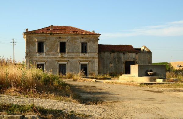 A Beginner’s Guide to Italian Ghost Towns Selling Houses for €1