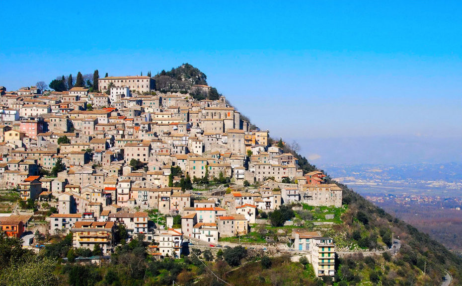 A Beginner's Guide to Italian Ghost Towns Selling Houses for €1