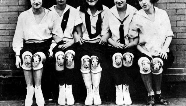 The Peculiar Flapper Fad of Rouged and Decorated Knees