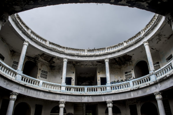 Postcards from the Old Miramar Hotel, a  Crumbling Relic of Venezuela’s Ritzy Riviera