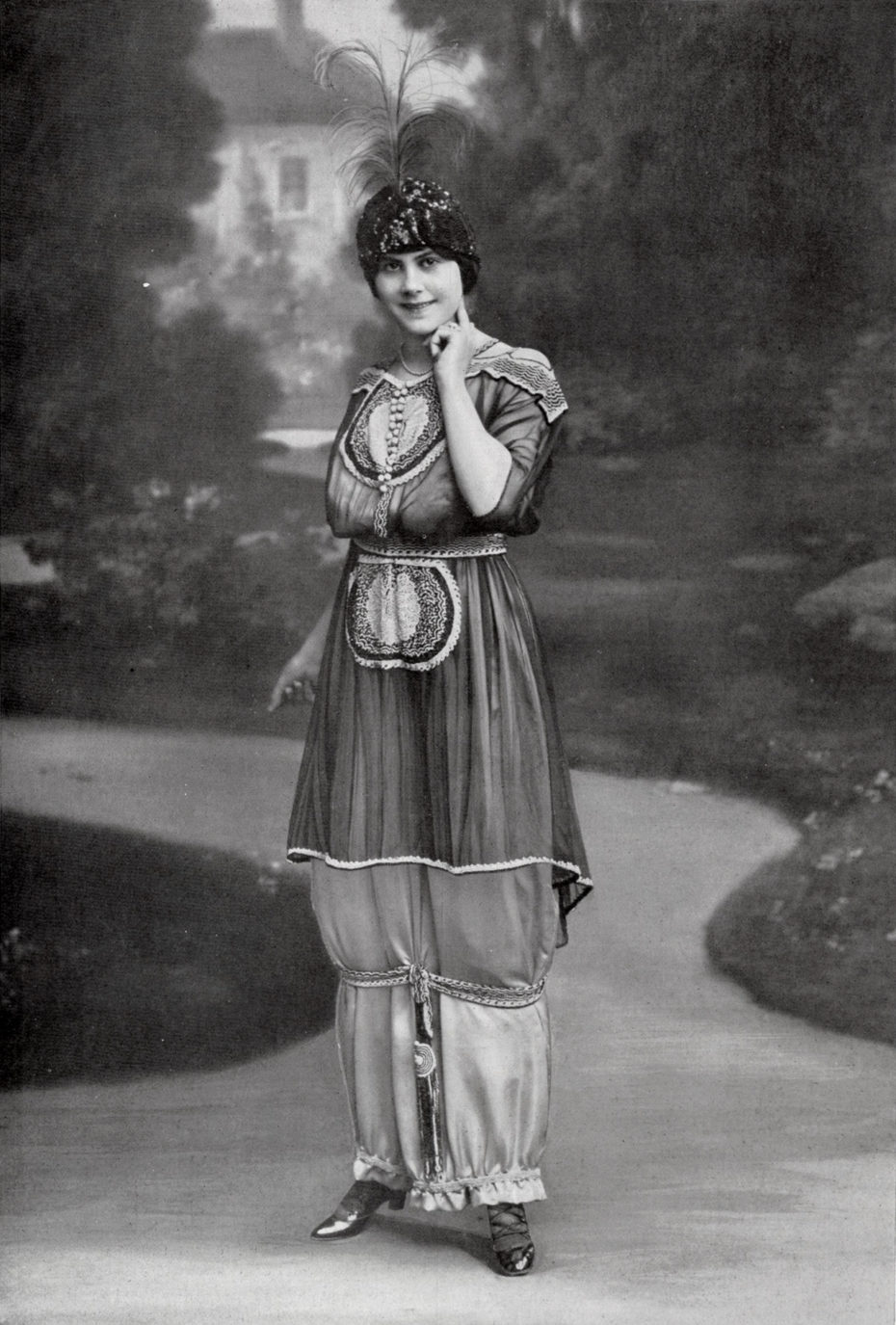 Hobble Skirt Card 1912 | Style Whys