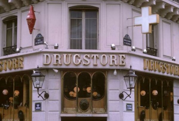 How American Drugstores nearly replaced the Paris Bistro